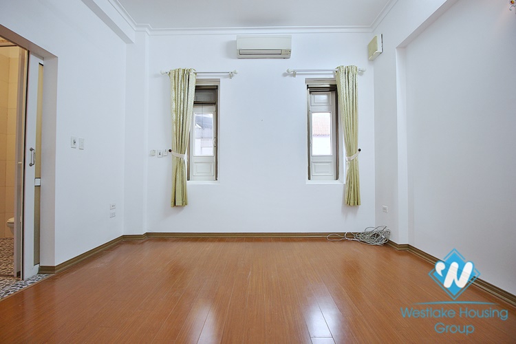 Lake view - House for rent in Tay Ho District